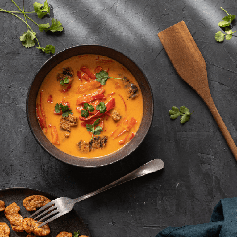 Nuggets with roasted sweet potato and a meal salad with peanut dressing Nuggets with roasted sweet potato and a meal salad with peanut dressing