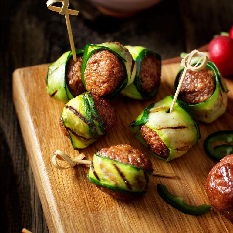 Kesäkurpitsaan käärityt kasvispullat Kesäkurpitsa