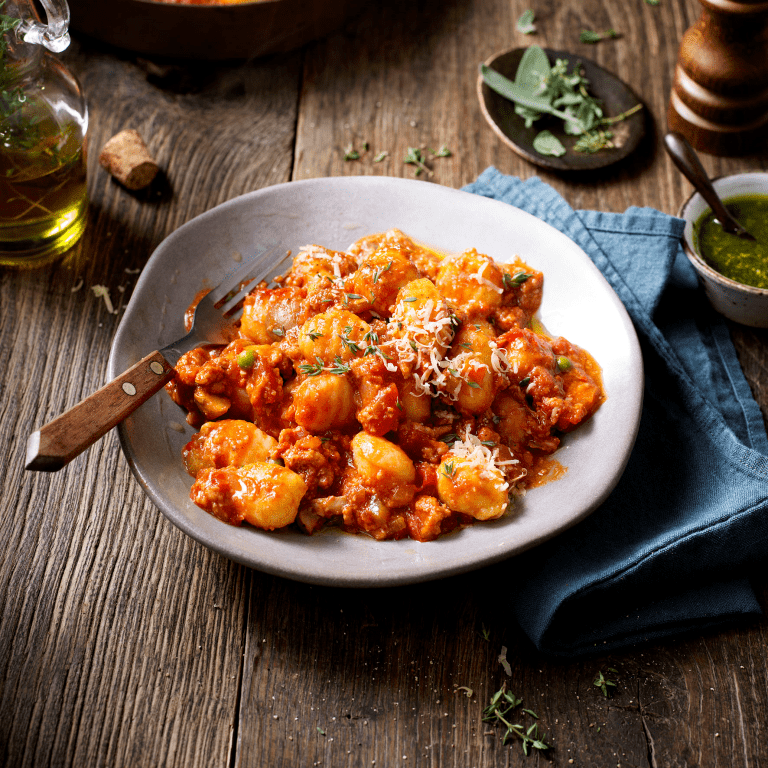 Kasvis Gnocchi Bolognese Gnoccit sensaatiomaisella farssilla